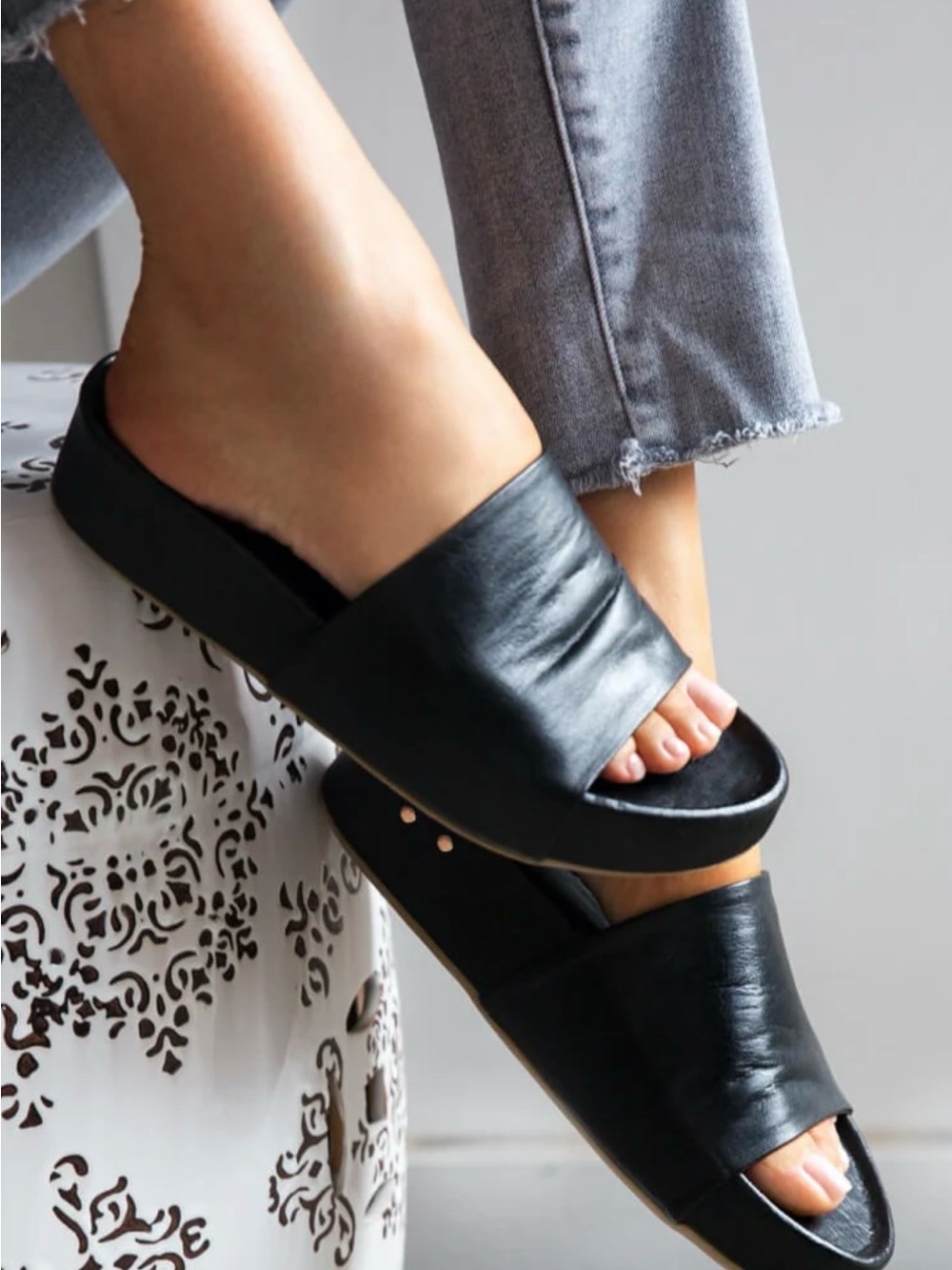 BEEK Black Leather Slide PELICAN